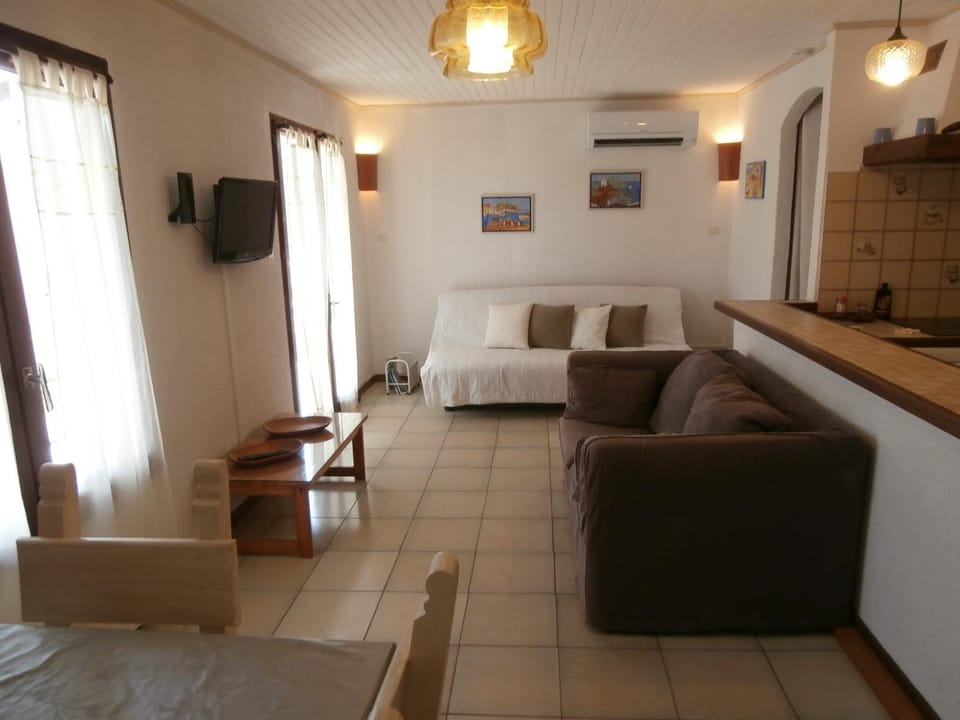 Rez de Villa Climatisé avec Jardin Privatif Domaine des Moulières Apartment in French Riviera