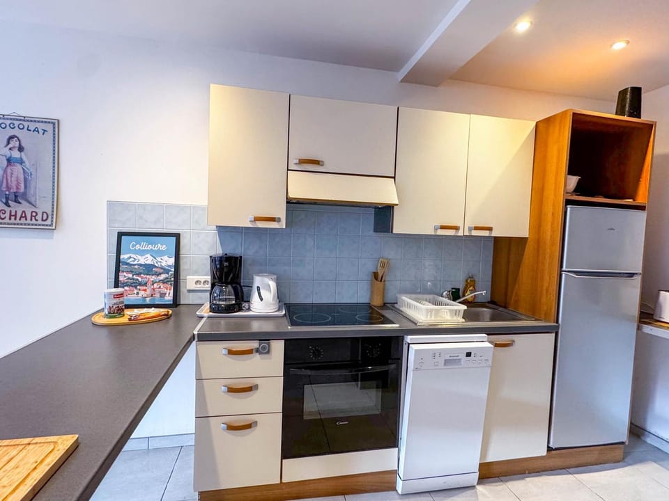 Kitchen or kitchenette, dishwasher, oven, pet friendly, toaster