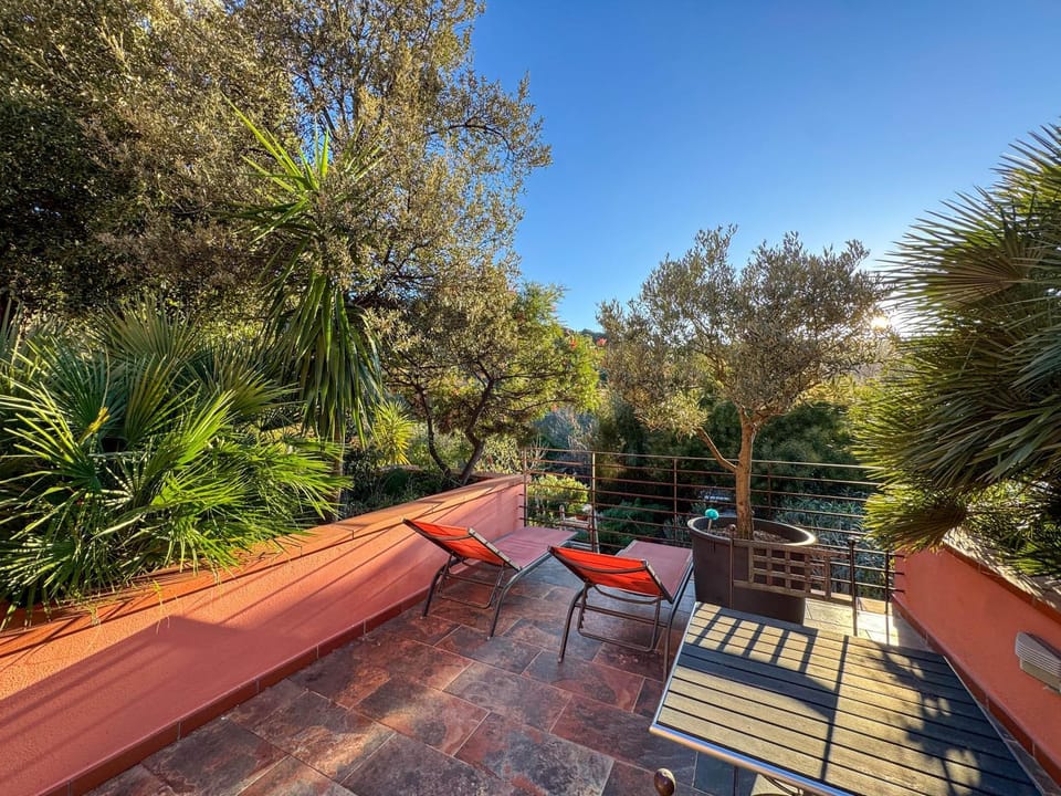 Patio, Spring, Day, Natural landscape, Garden, View (from property/room), Balcony/Terrace, Garden view, sunbed