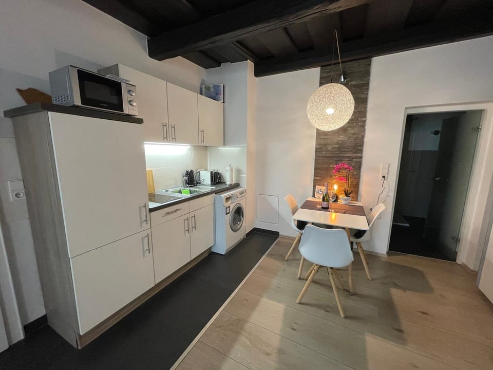 Kitchen or kitchenette, Seating area
