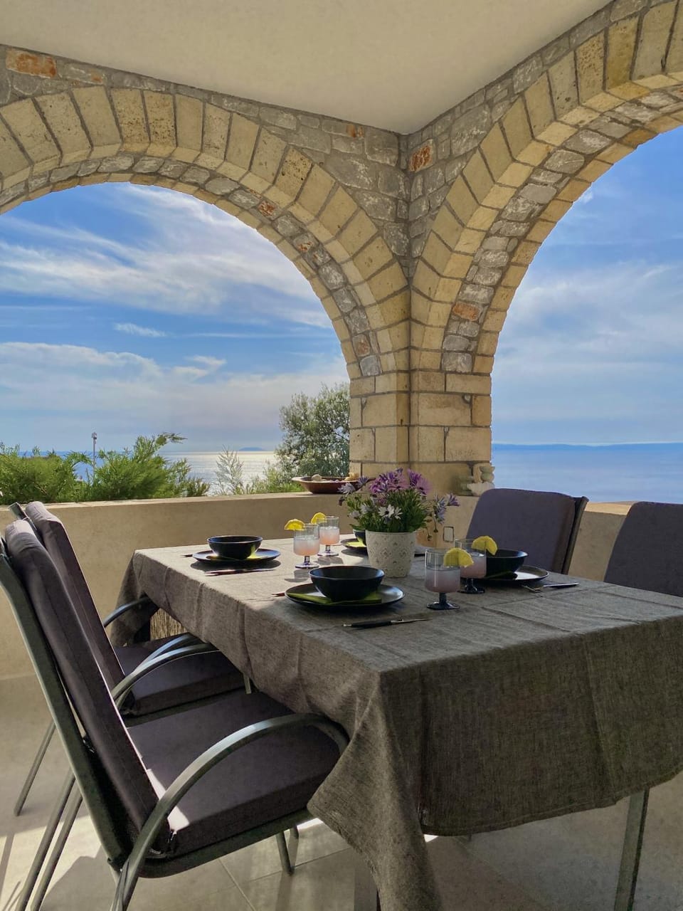 View (from property/room), Balcony/Terrace, Dining area, Sea view