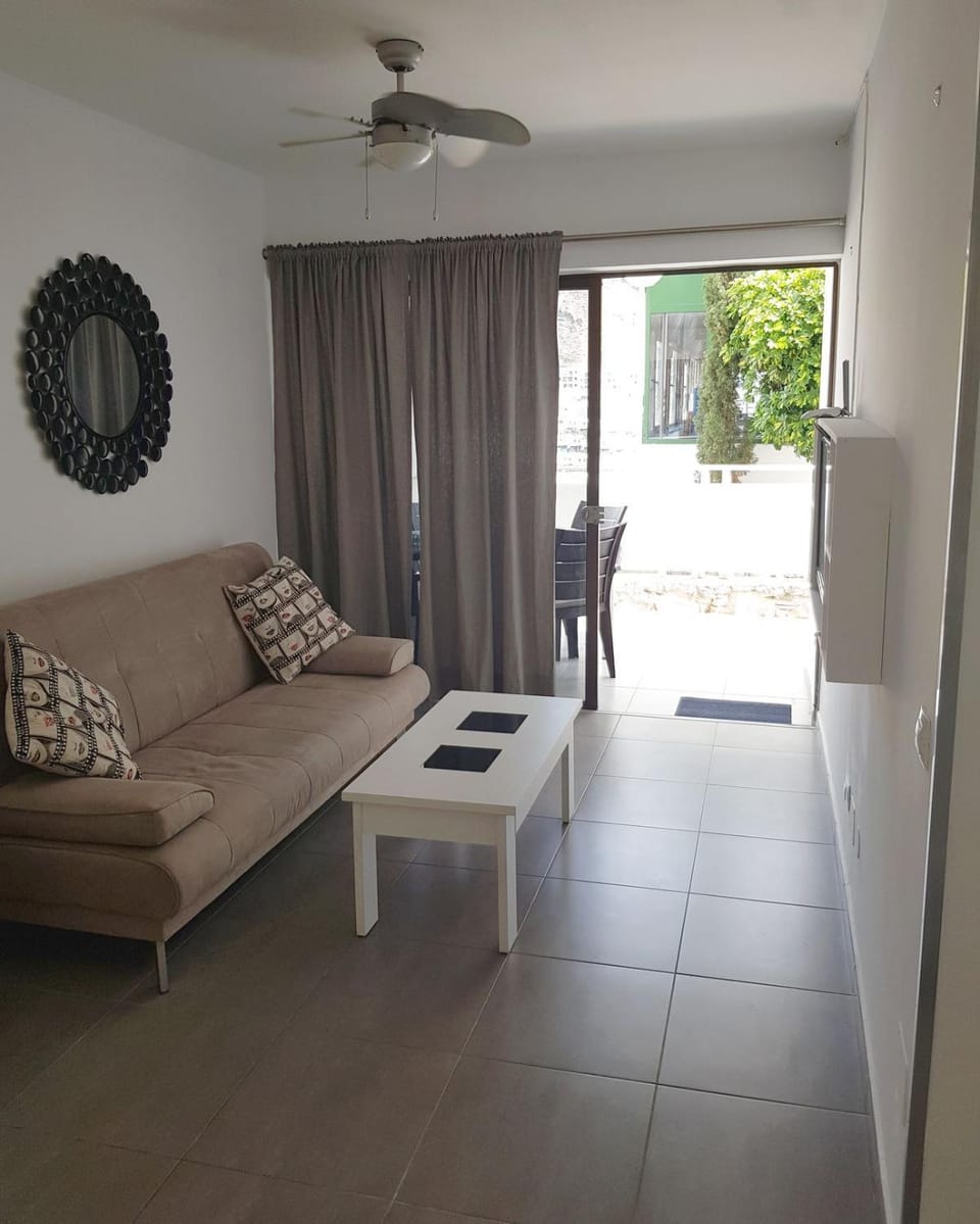 TV and multimedia, Balcony/Terrace, Living room, Seating area