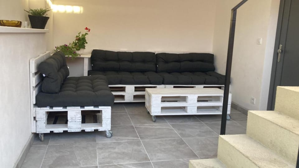 Balcony/Terrace, Internal: Not applicable to any particular room
