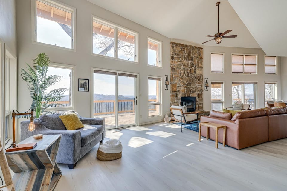 Eureka Springs Gem 2 Decks, Mtn and Lake Views House in Carroll County