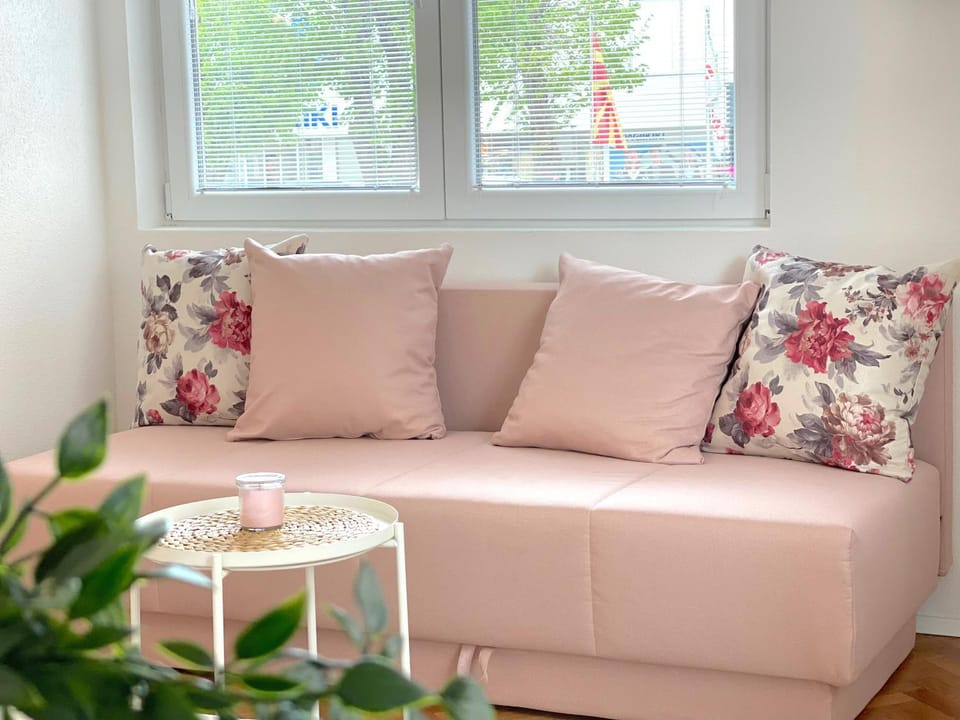 Toilet, TV and multimedia, Bedroom, Parking, locker, locker, kitchen, air conditioner