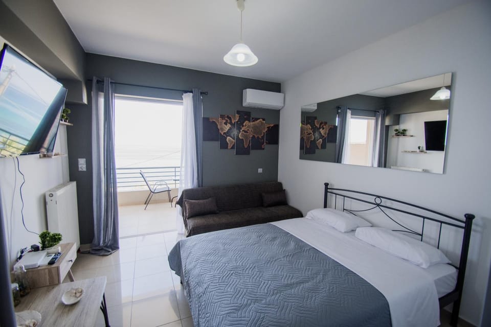 Photo of the whole room, Sea view