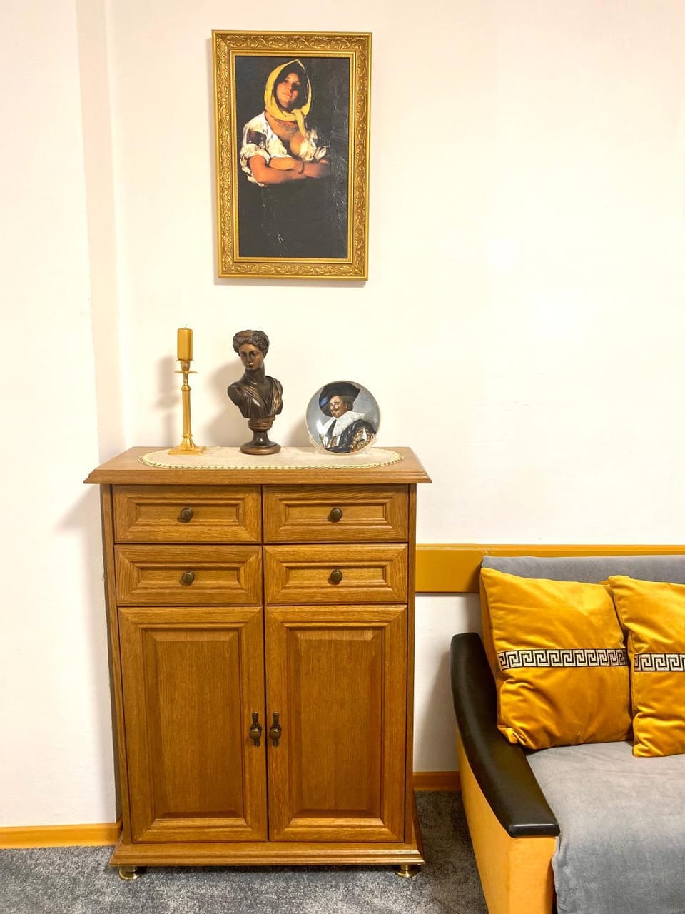 Living room, Decorative detail, Seating area