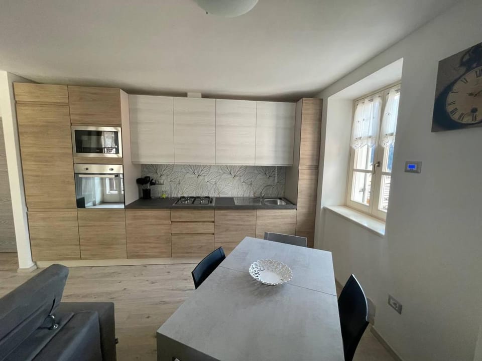 Kitchen or kitchenette, Dining area, minibar, pet friendly, stove