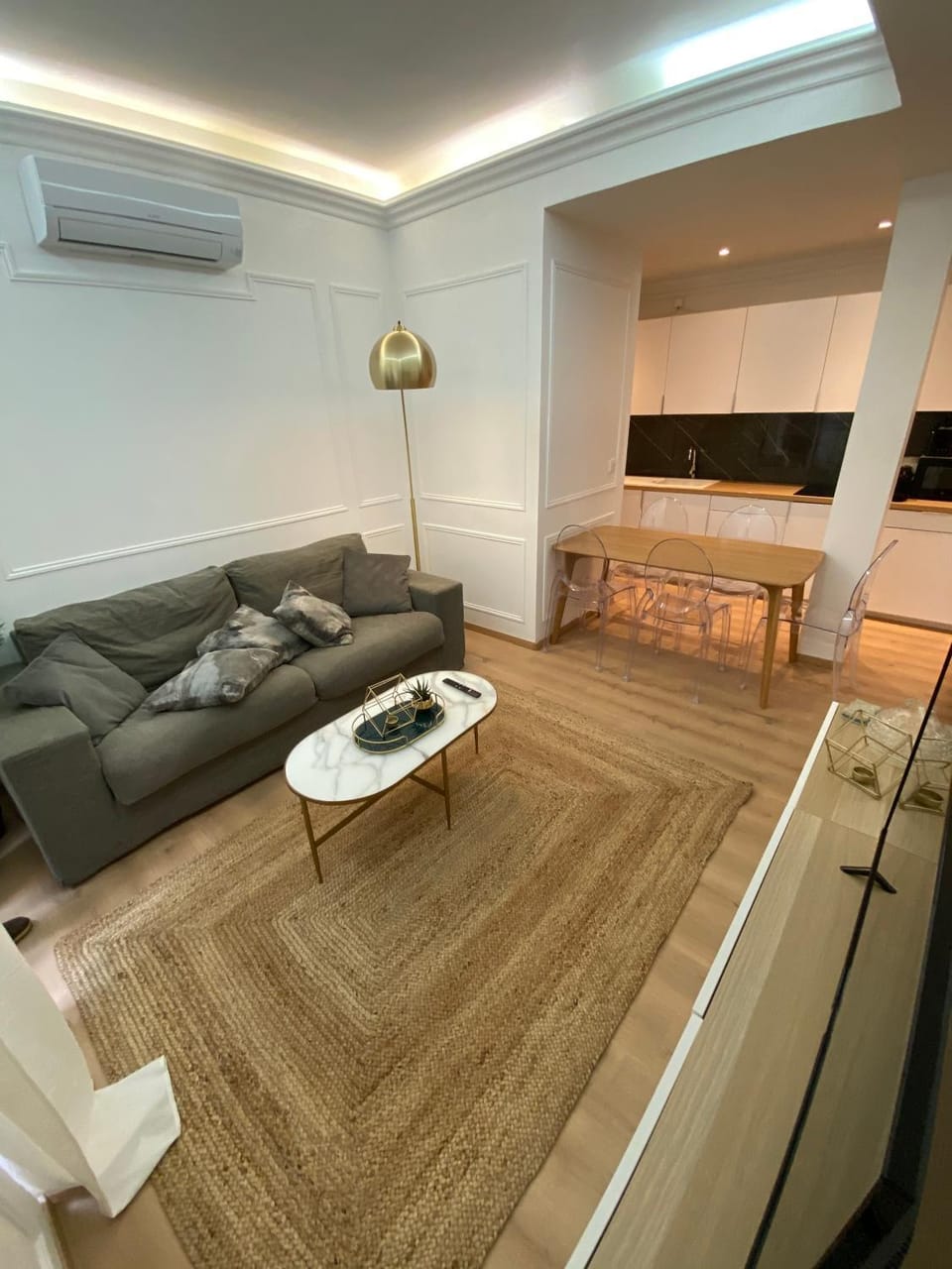 Living room, Seating area