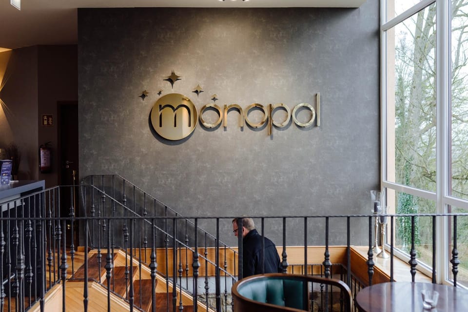 Restaurant/places to eat, Property logo or sign, Dining area