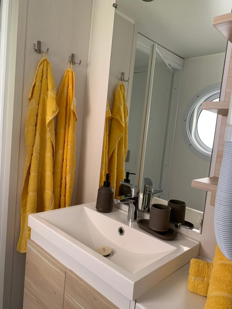 Shower, Bathroom, towels