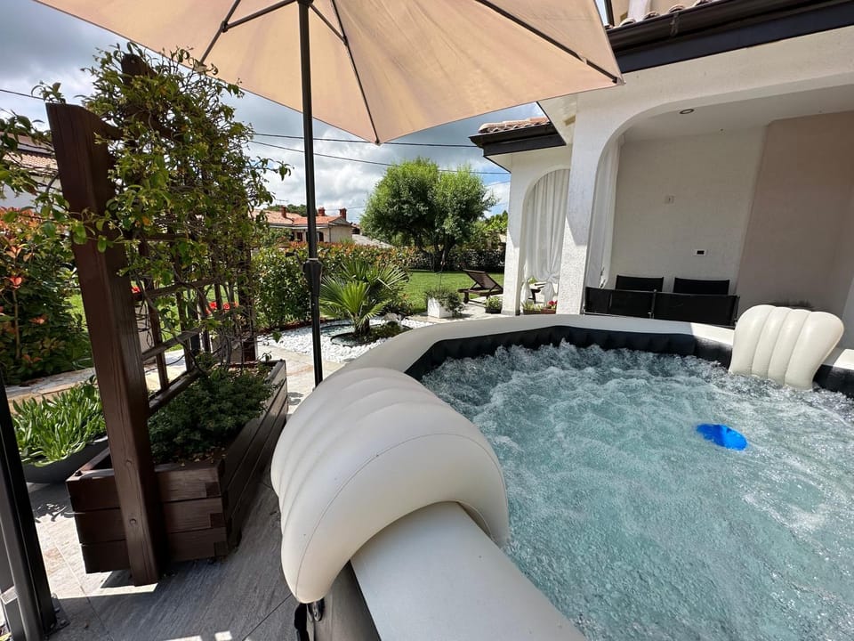 Hot Tub, Spa and wellness centre/facilities