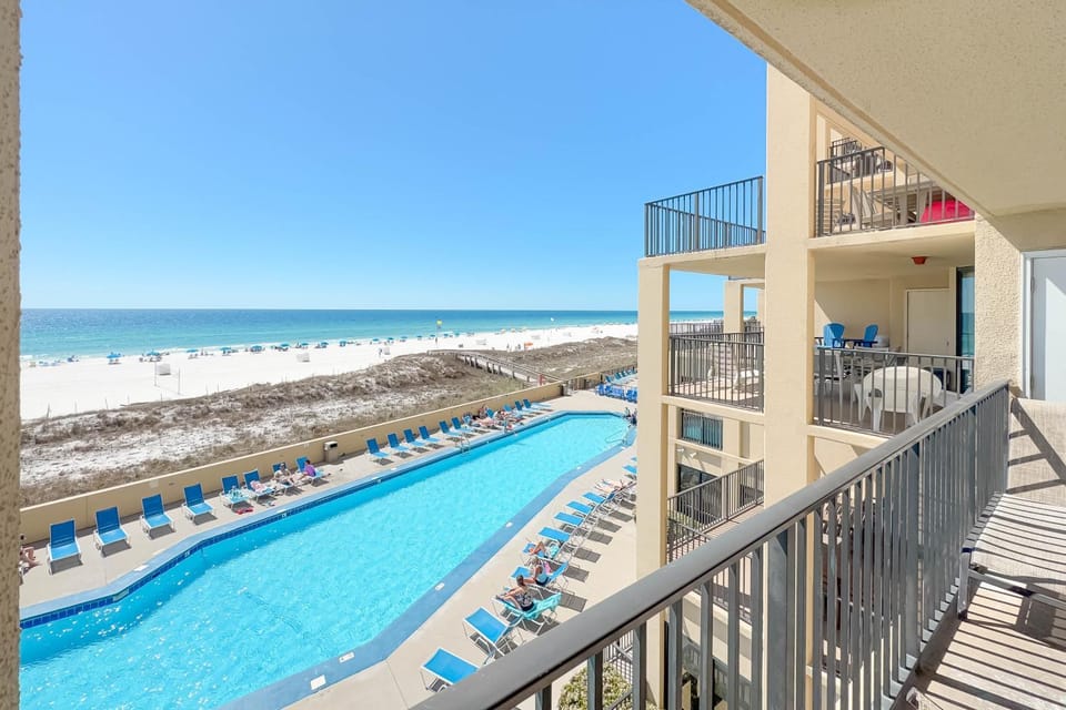 Balcony/Terrace, Beach, Pool view, Sea view, Swimming pool