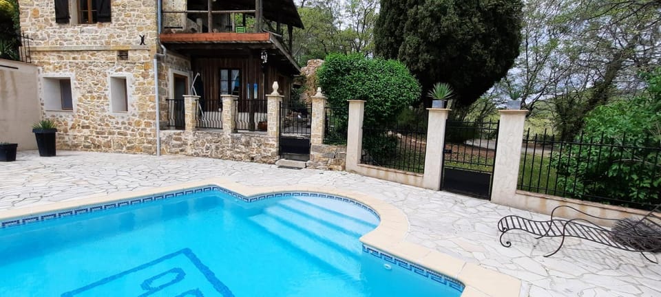 Trainhouse with big pool Villa in Flayosc