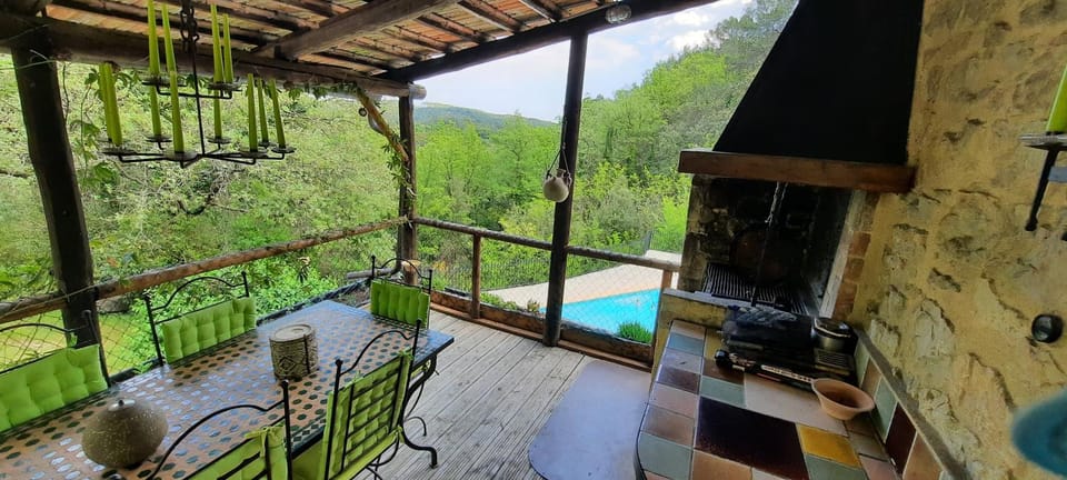 Trainhouse with big pool Villa in Flayosc