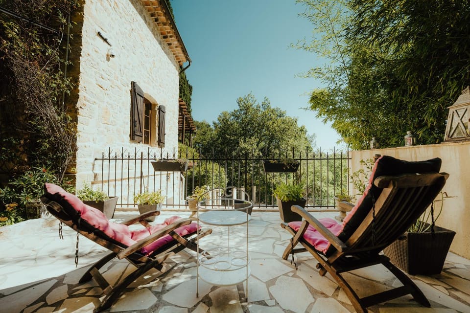 Trainhouse with big pool Villa in Flayosc