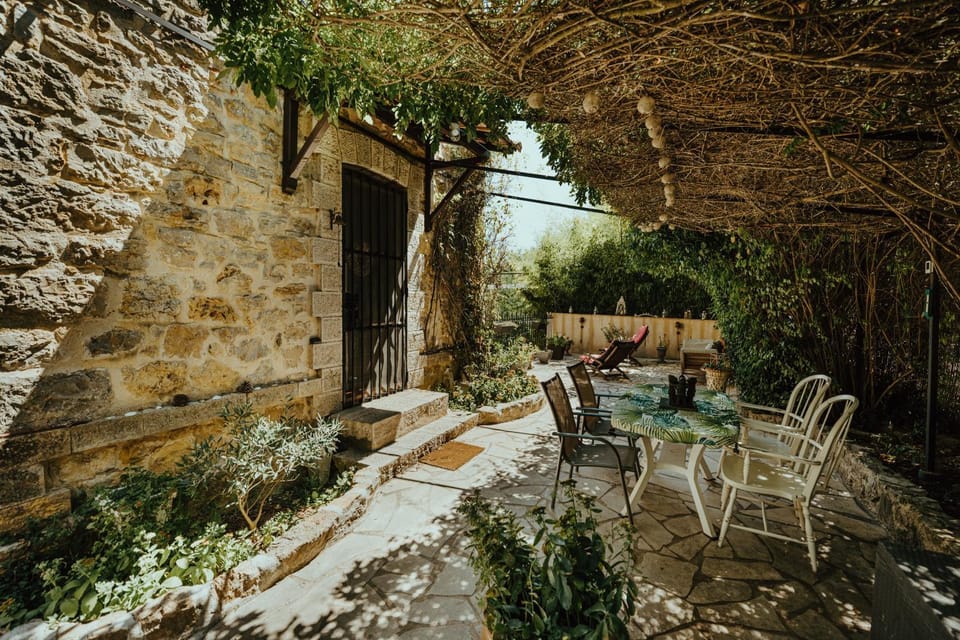 Trainhouse with big pool Villa in Flayosc