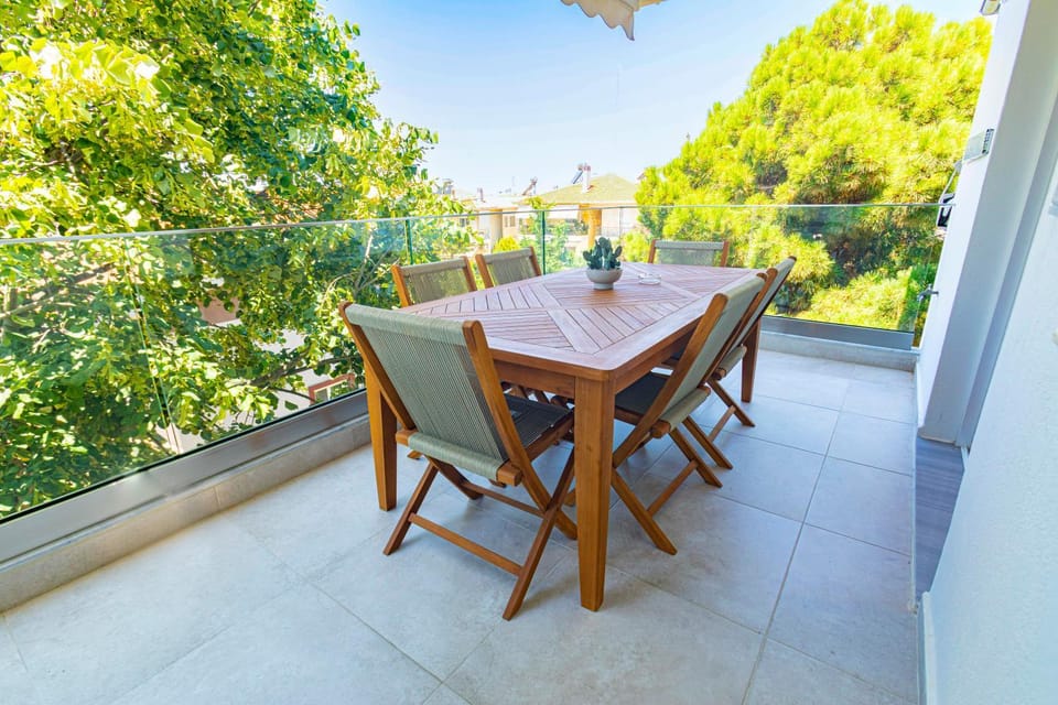 Patio, Day, Balcony/Terrace, Dining area, Garden view