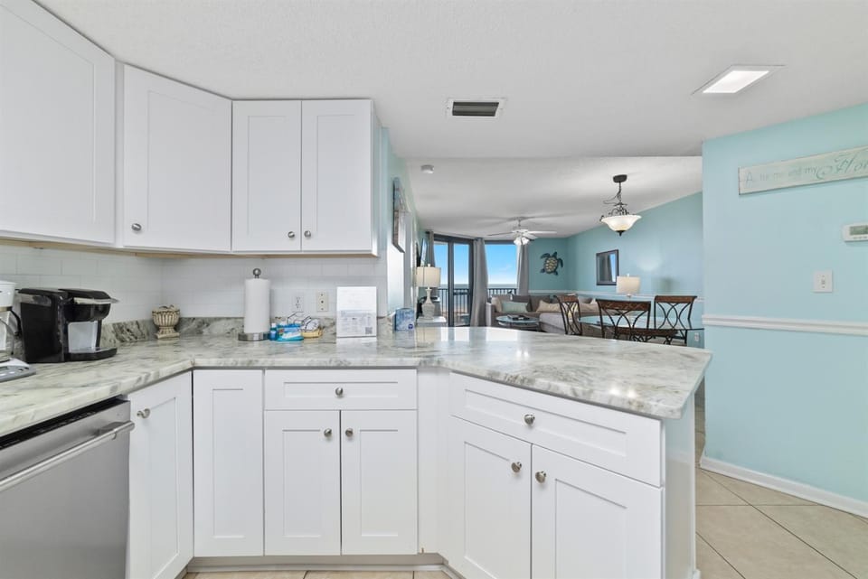 Phoenix VI 6512 Beachfront Amenities Pools Amazing Views Sleeps 6 Apartment in Orange Beach