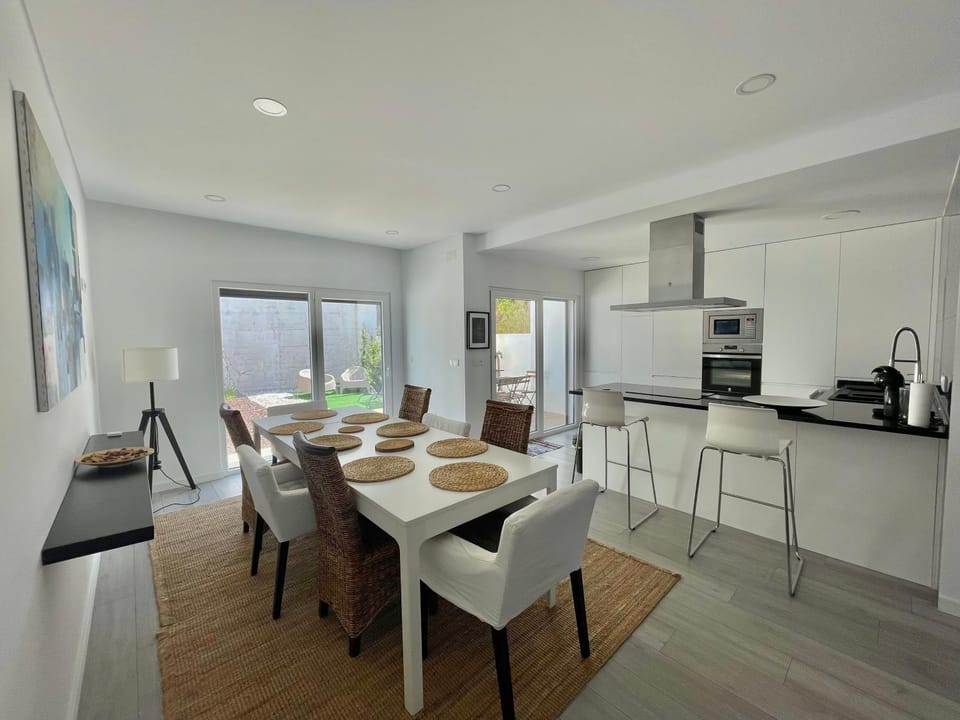 Dining area, kitchen
