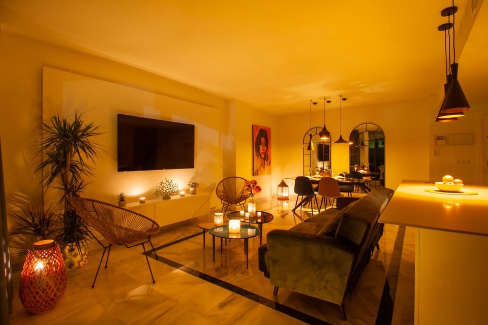 Communal lounge/ TV room, TV and multimedia, Living room, Seating area, Dining area