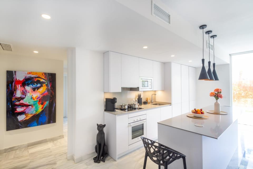 Coffee/tea facilities, Kitchen or kitchenette, Dining area, minibar, pet friendly, stove