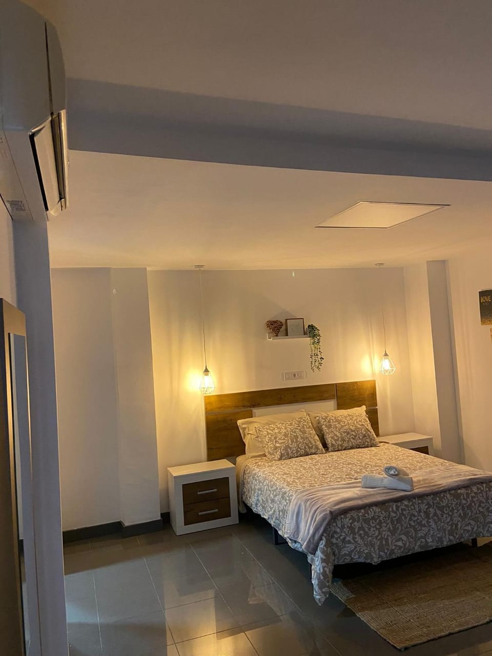 Bed, Photo of the whole room
