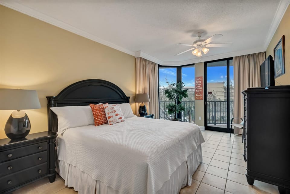 Lighthouse on the Bay Unit 2213-Pet Friendly Condo-Boaters heaven-Large Condo Apartment in Orange Beach
