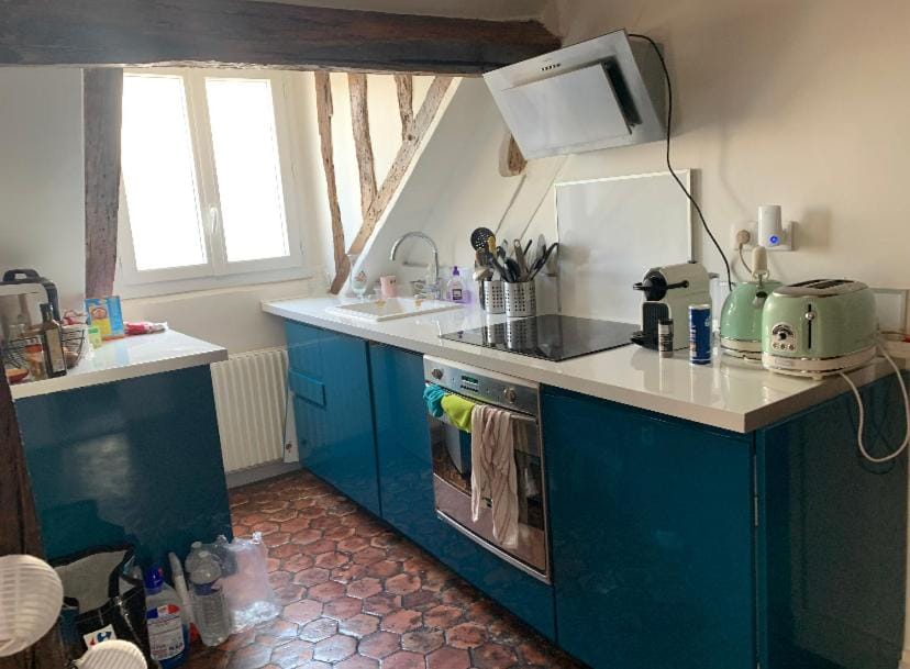 Coffee/tea facilities, Kitchen or kitchenette, stove, toaster