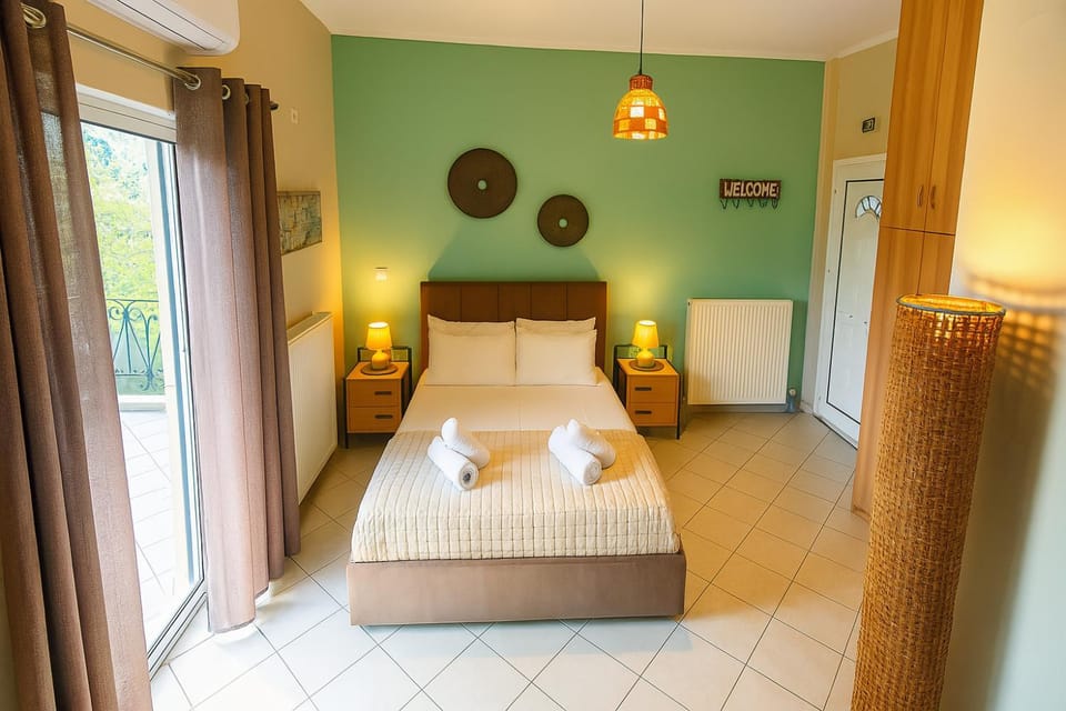 Bed, Photo of the whole room, Bedroom, towels