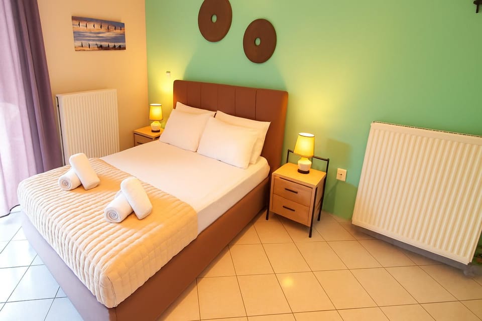 Bed, Photo of the whole room, Bedroom, internet, towels