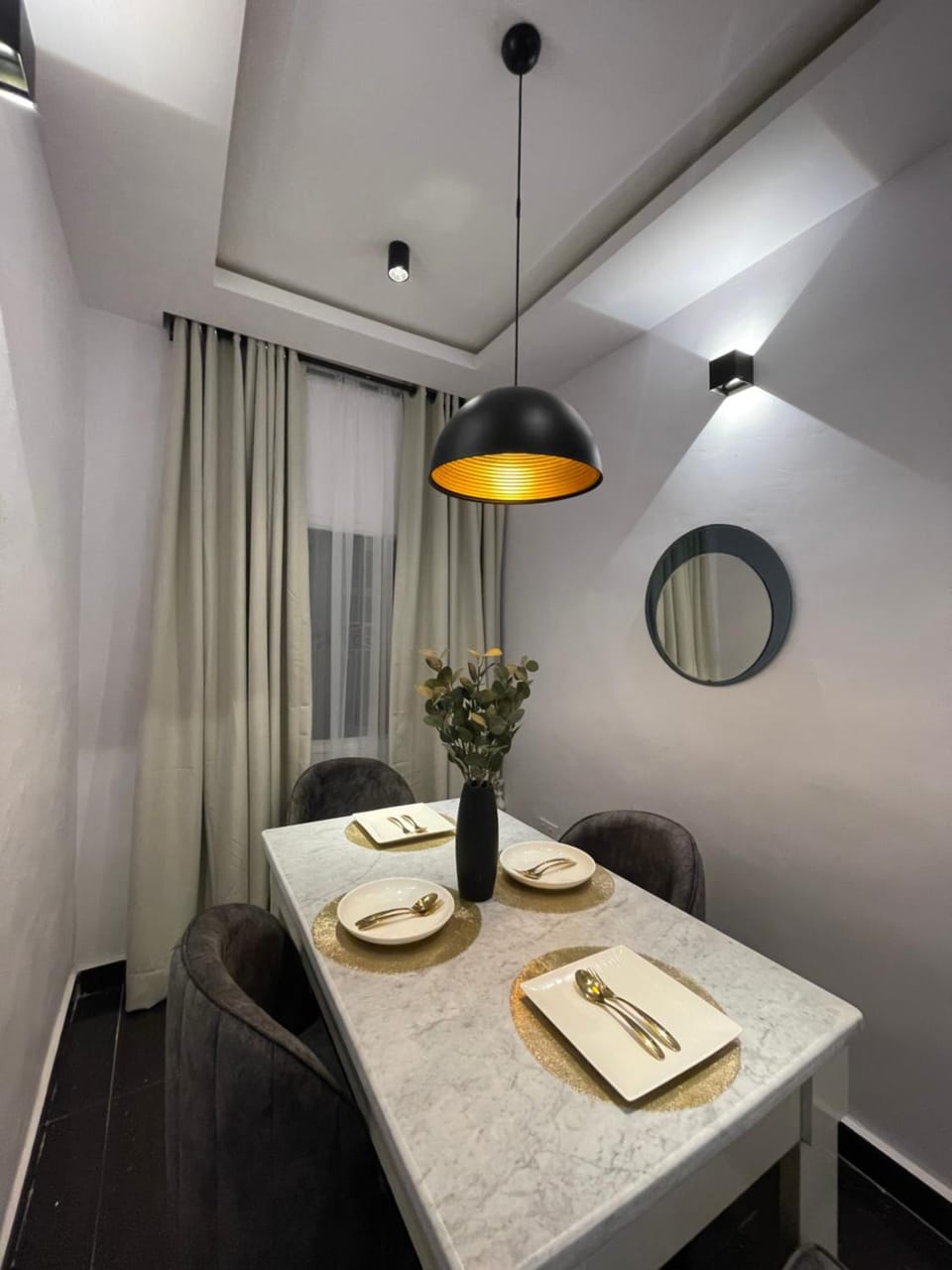 CN HOMES - Luxury furnished 3Bedroom 24h Electricity, Security and PS5 Console Apartment in Lagos