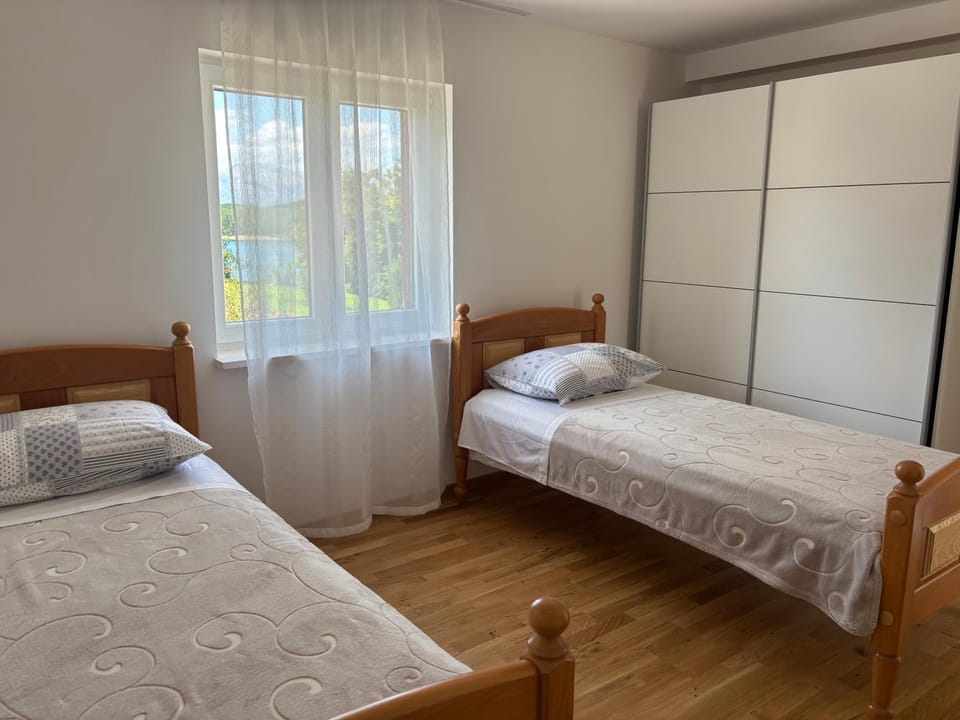 Vrlika, Peruća Lake Holiday House Apartment in Split-Dalmatia County
