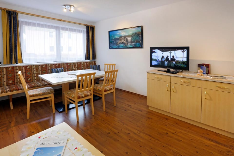 TV and multimedia, Dining area