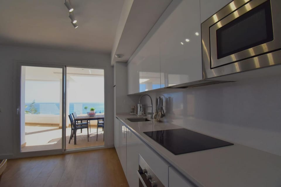 Sea view, minibar, stove