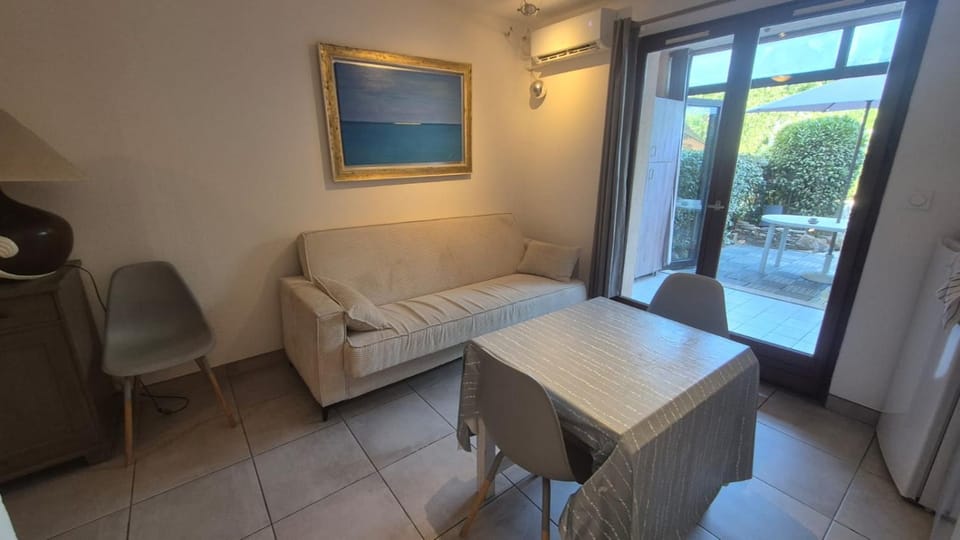 LE JARDIN DE LA PLAGE - Linges inclus Apartment in La Londe-les-Maures