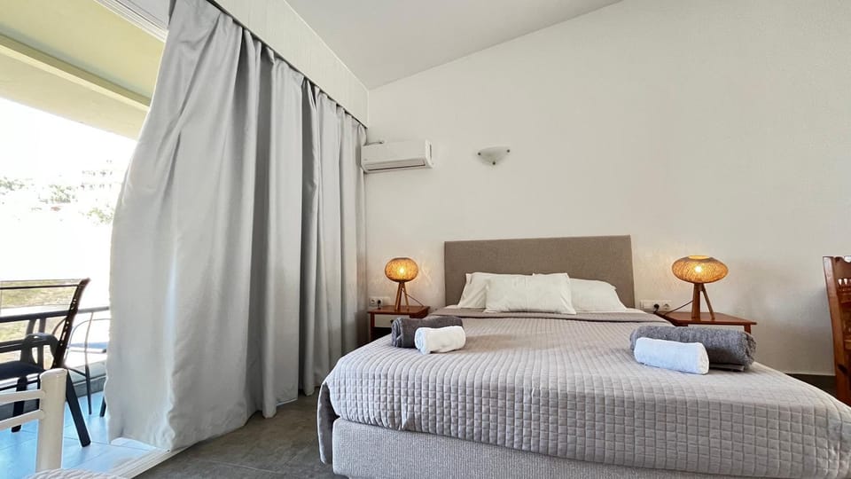 Bedroom, air conditioner