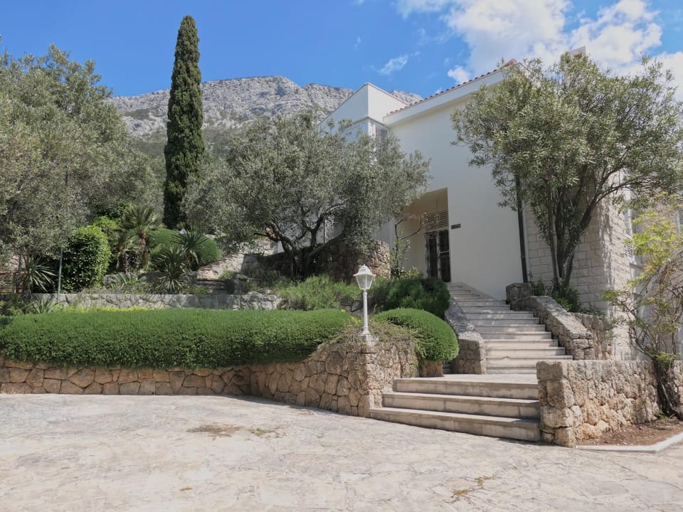 Facade/entrance, Garden, Mountain view