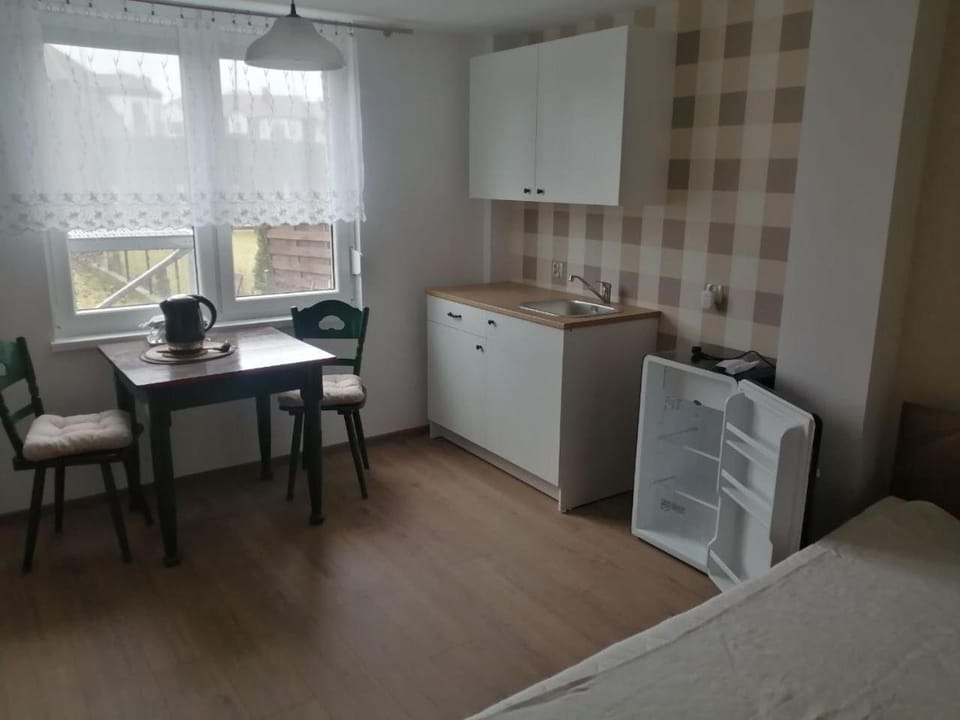 Kitchen or kitchenette, Dining area, pet friendly