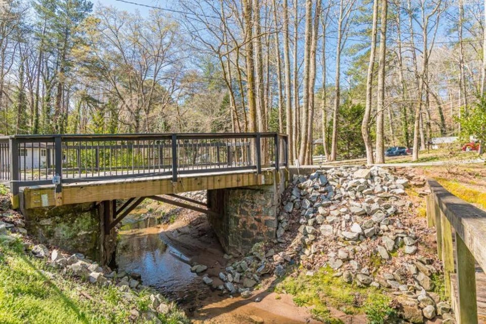 The Sweet Creek Luxurious Villas House in College Park