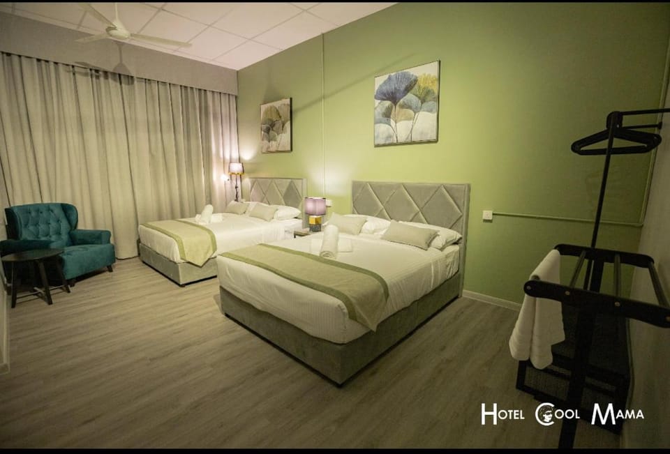 Bed, Photo of the whole room, Bedroom, Family