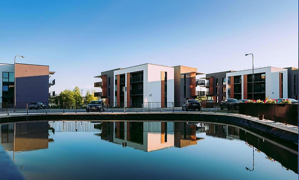 Swimming pool, Location