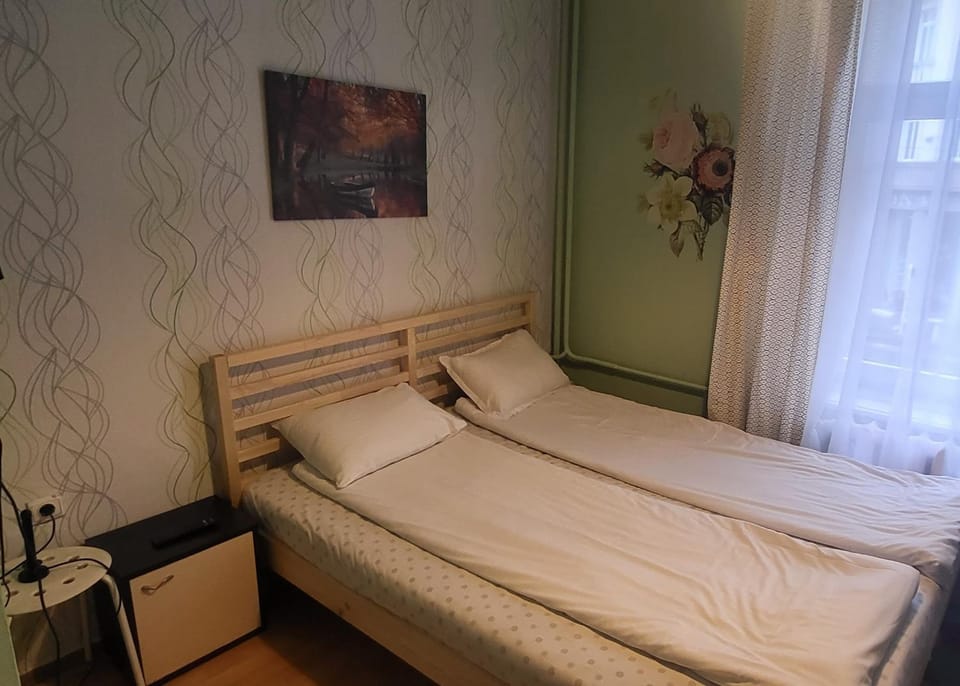 Bed, Photo of the whole room, Seating area, Bedroom