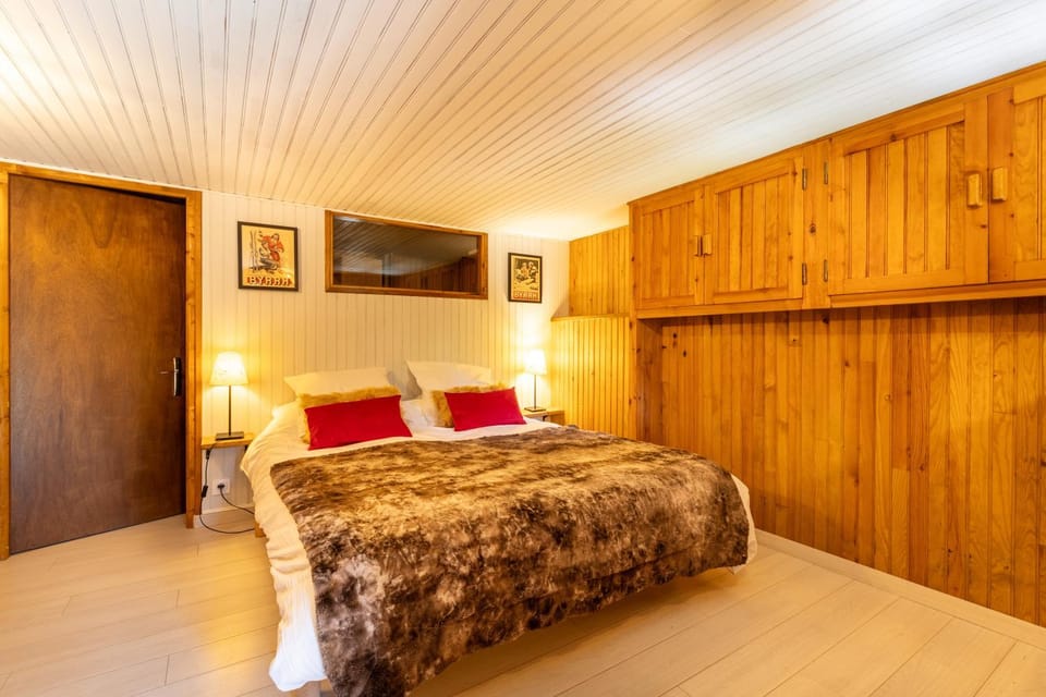 Bed, Photo of the whole room, Bedroom, wardrobe