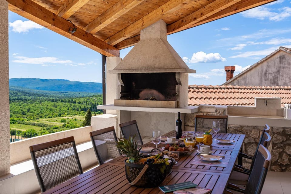 Patio, Natural landscape, BBQ facilities, View (from property/room), Balcony/Terrace, Food