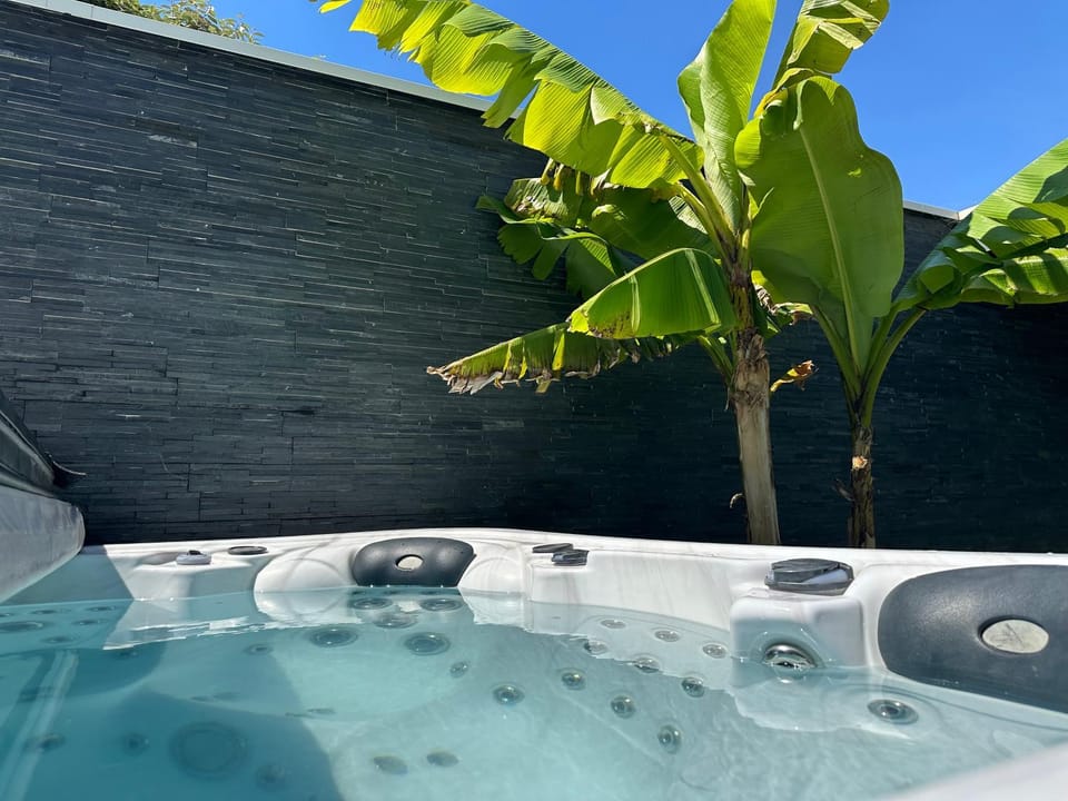 Garden, Hot Tub