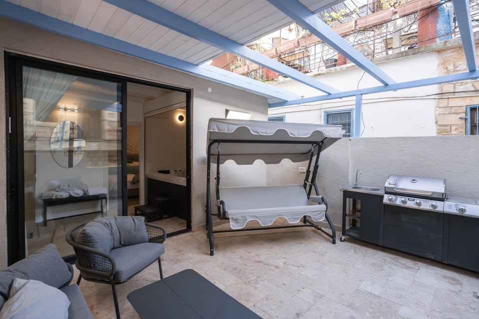 אצולת הכיכר b House in North District