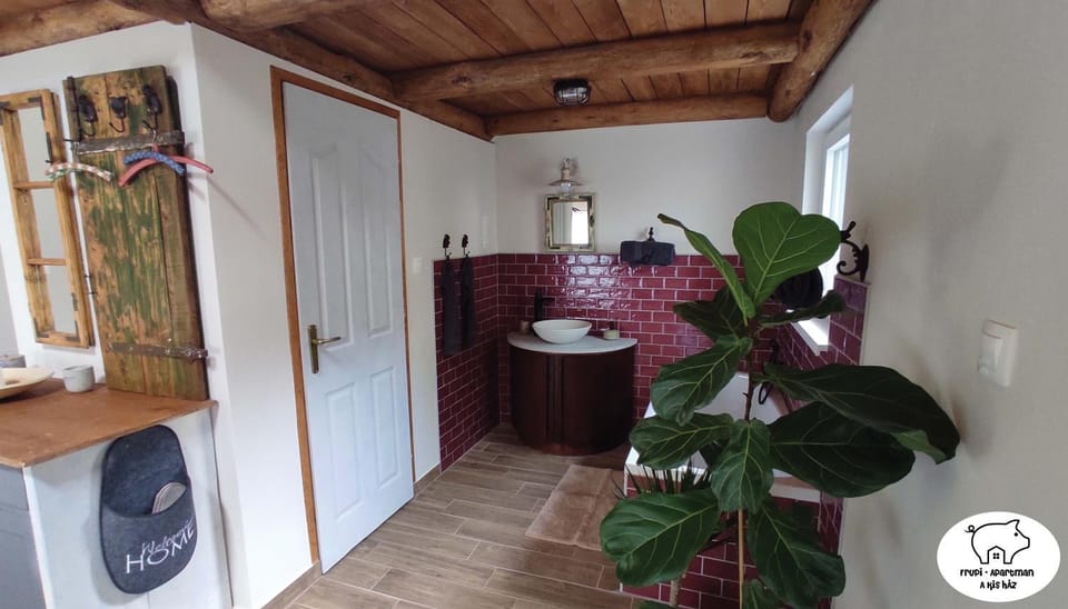 FruPi Apartmanok - A kis ház Apartment in Hungary