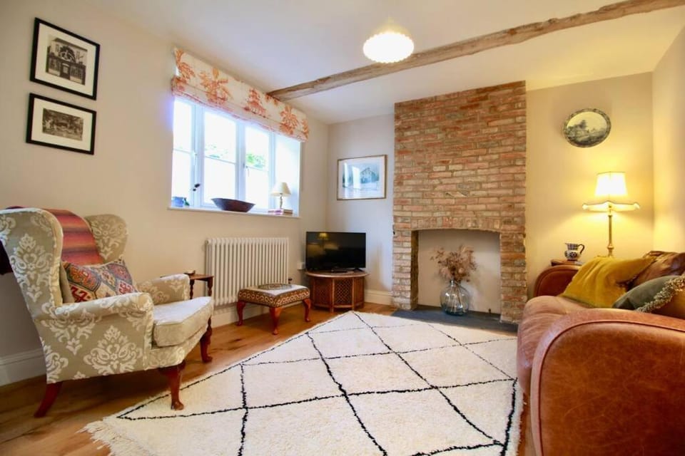 TV and multimedia, Living room, Seating area, internet