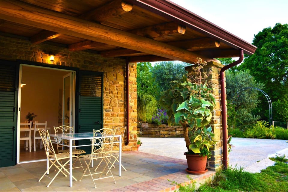 Property building, Restaurant/places to eat